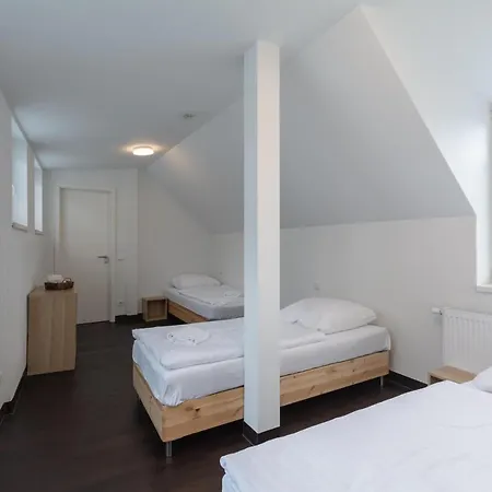 T&k - Several In Apartment *