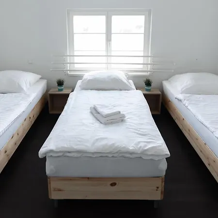 T&k - Several In Apartment *